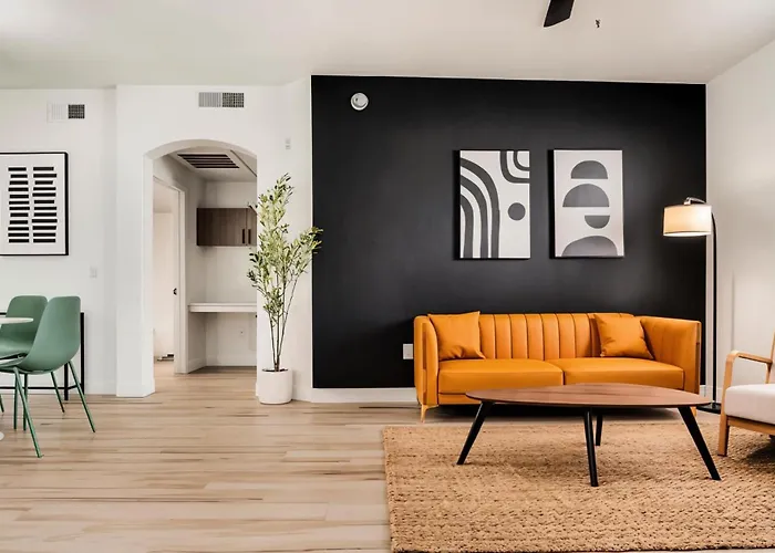 Boulevard Chic 1br Near Stadium Pool Access Gym & Free Parking Glendale