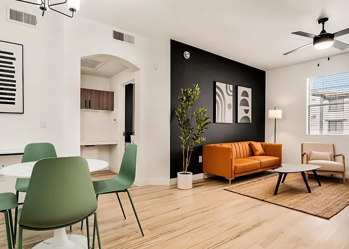 Boulevard Chic 1br Near Stadium Pool Access Gym & Free Parking Apartment