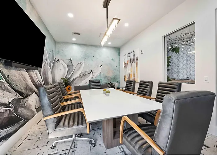 Boulevard Chic 1br Near Stadium Pool Access Gym & Free Parking Apartment *