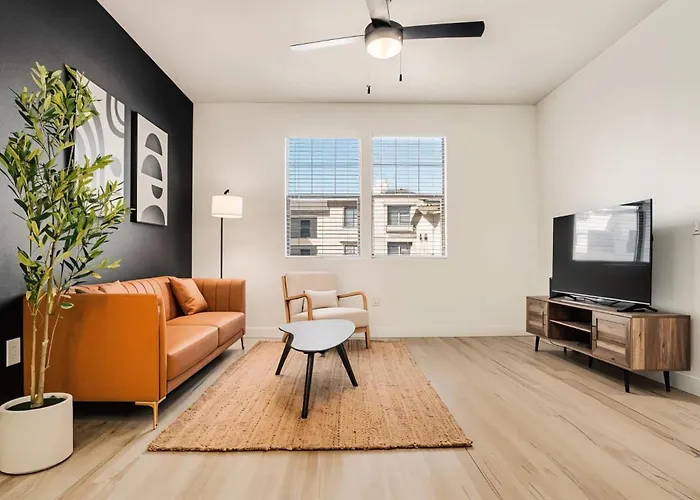 Boulevard Chic 1br Near Stadium Pool Access Gym & Free Parking Apartment Glendale