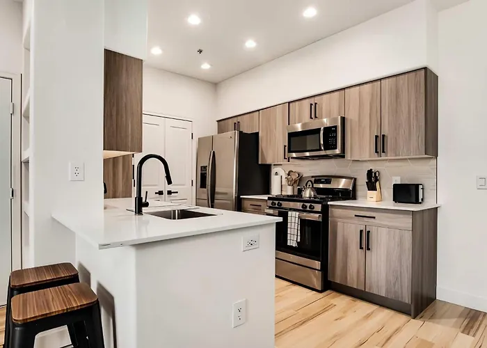 Boulevard Chic 1br Near Stadium Pool Access Gym & Free Parking Apartment Glendale